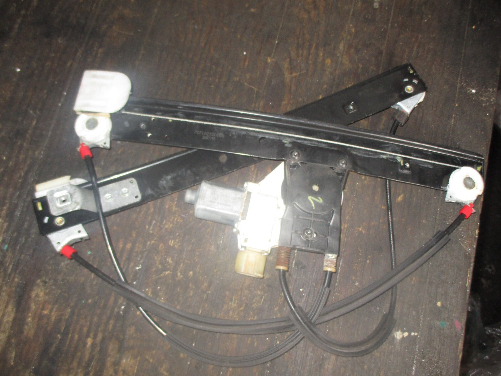 FORD MONDEO MK4 2009 NEARSIDE FRONT WINDOW MOTOR 013082287