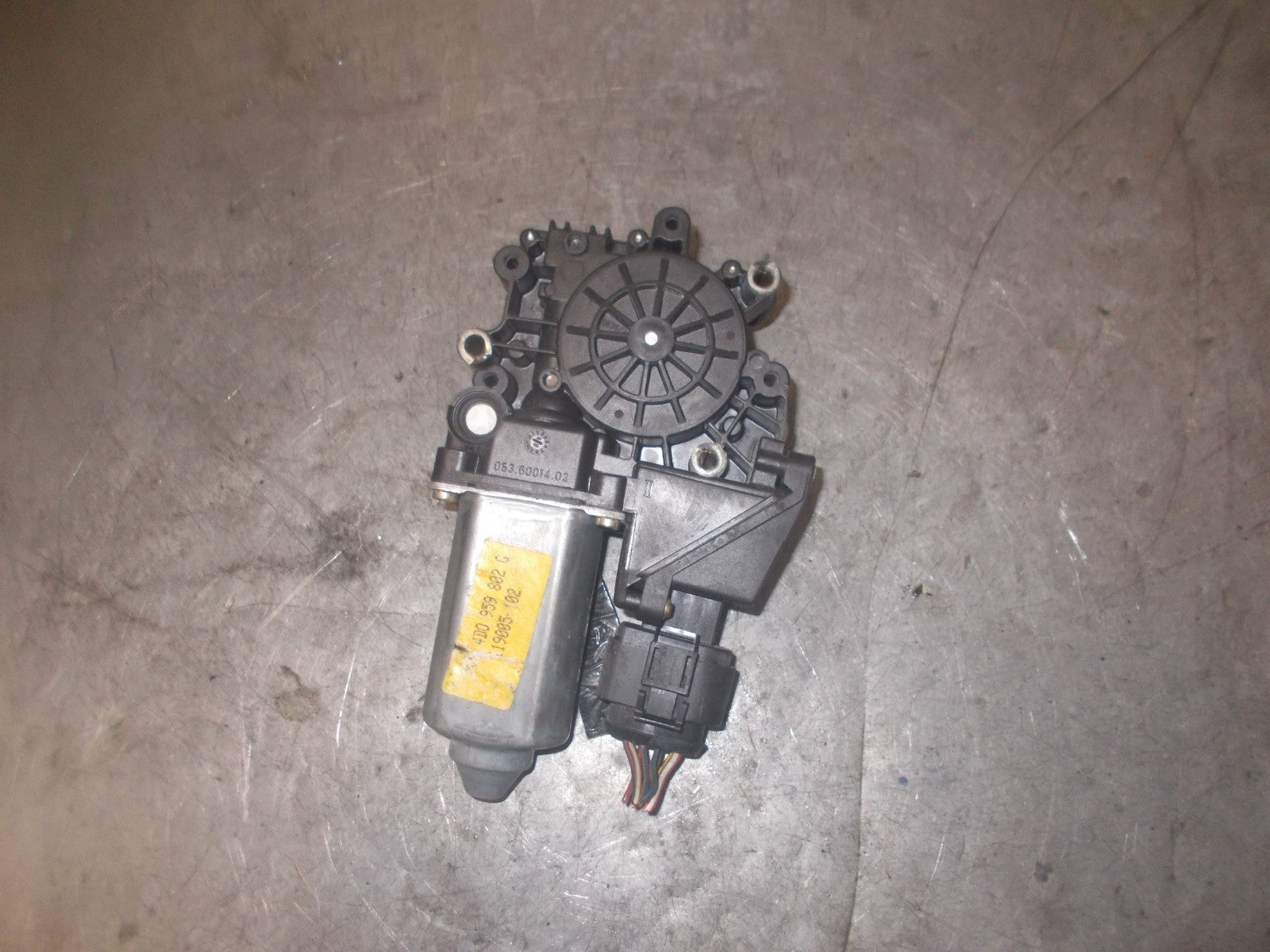 AUDI A8 D2 2000 MK1 OSF DRIVER SIDE FRONT WINDOW REGULATOR 4D0959802G