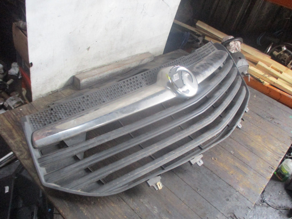 VAUXHALL VIVARO X82 MK2 2018 FRONT BUMPER RADIATOR GRILL BADGE