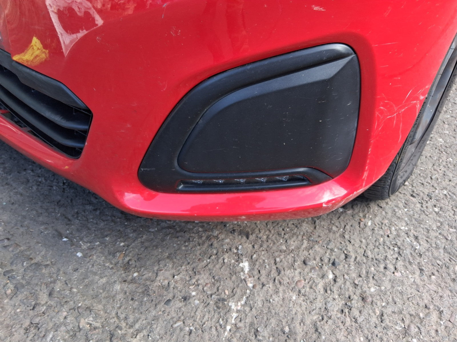 2016 PEUGEOT 108 MK2 NSF PASSENGER SIDE FRONT LEFT FOG LIGHT WITH TRIM