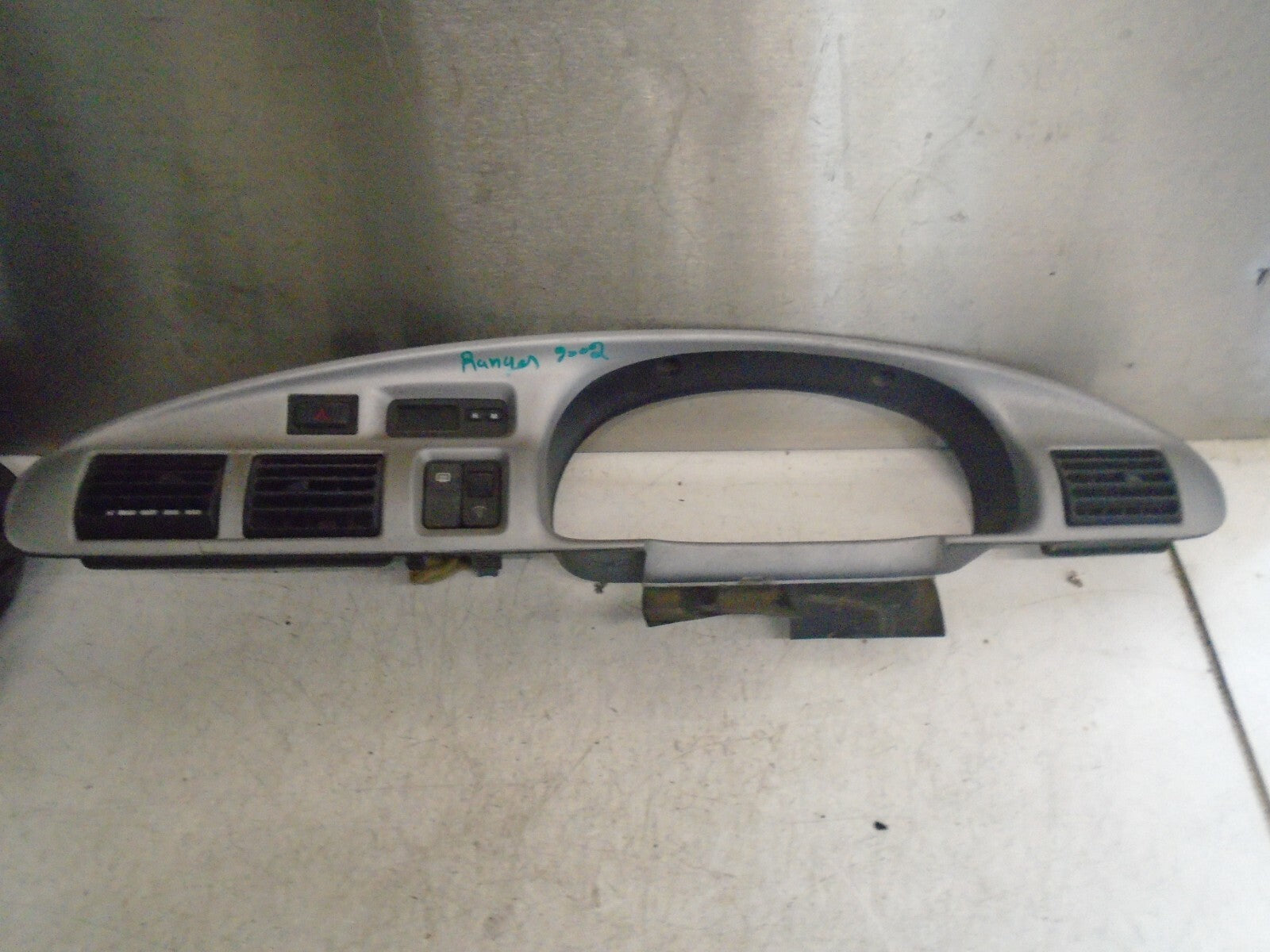 FORD RANGER MK1 2002 SPEEDOMETER SURROUND VENTS TRIM PANEL UM4855420
