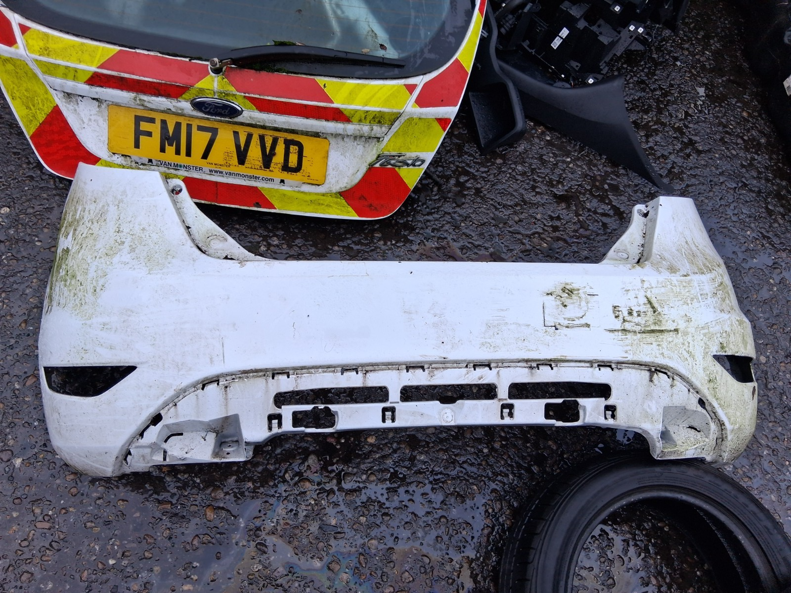 2017 FORD FIESTA 3 DOOR MK7 COMPLETE REAR BUMPER WHITE