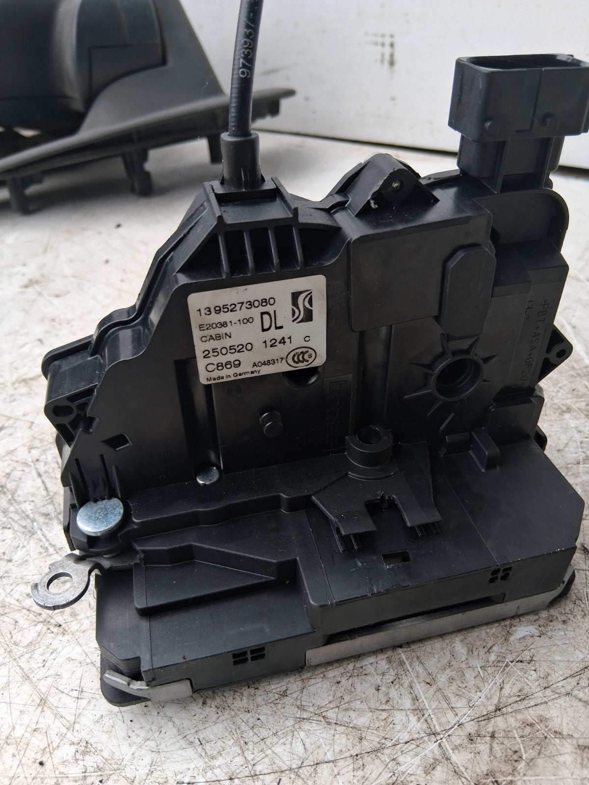 2015 PEUGEOT BOXER  NSF PASSENGER SIDE FRONT DOOR LOCK MECH 1395273080