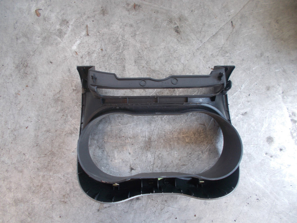 NISSAN NOTE E11 2008 1.4 SPEEDOMETER SURROUND TRIM 682409U000