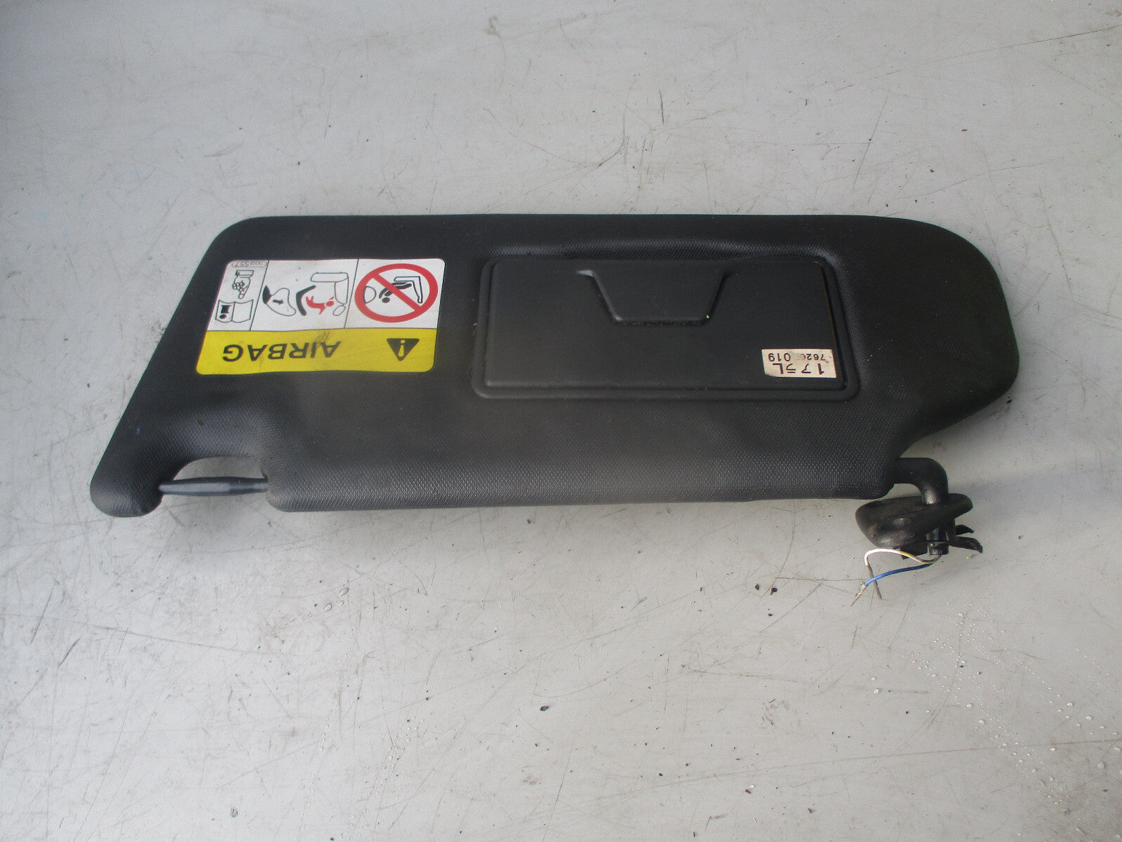 MITSUBISHI ASX GA 2015 NS PASSENGER SIDE SUNROOF SUN VISOR
