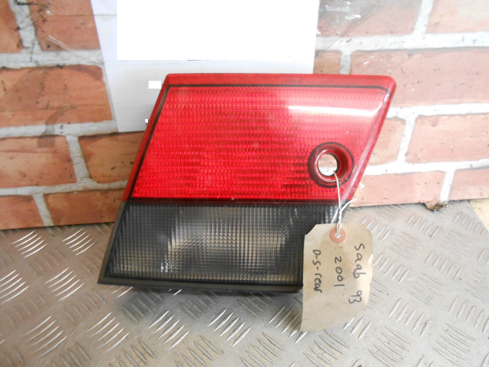 SAAB 95 YS3E 1997 OSR DRIVER SIDE REAR INNER BRAKE TAIL LIGHT CLUSTER 2315