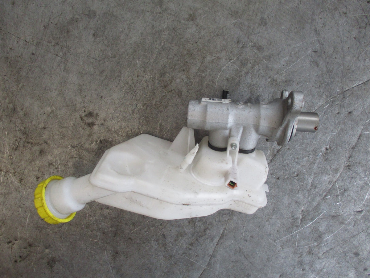 PEUGEOT 208 2013 BRAKE MASTER CYLINDER & RESERVOIR 32069745