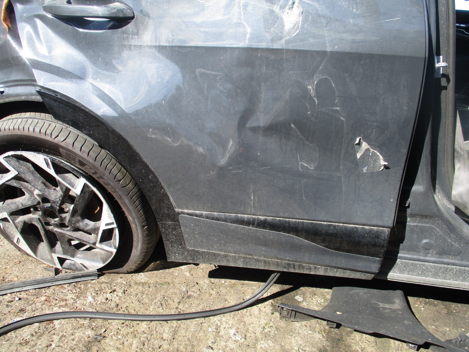 2023 KIA SPORTAGE MK5 OSR DRIVER SIDE REAR LOWER DOOR MOULDING TRIM GREY