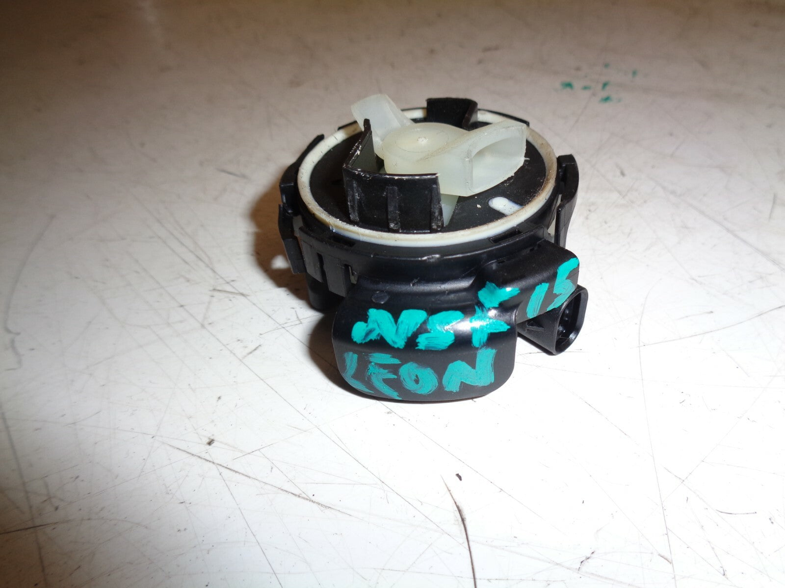 SEAT LEON 2017 5F NSF PASSENGER SIDE FRONT AIRBAG PRESSURE SENSOR 3Q0959354A