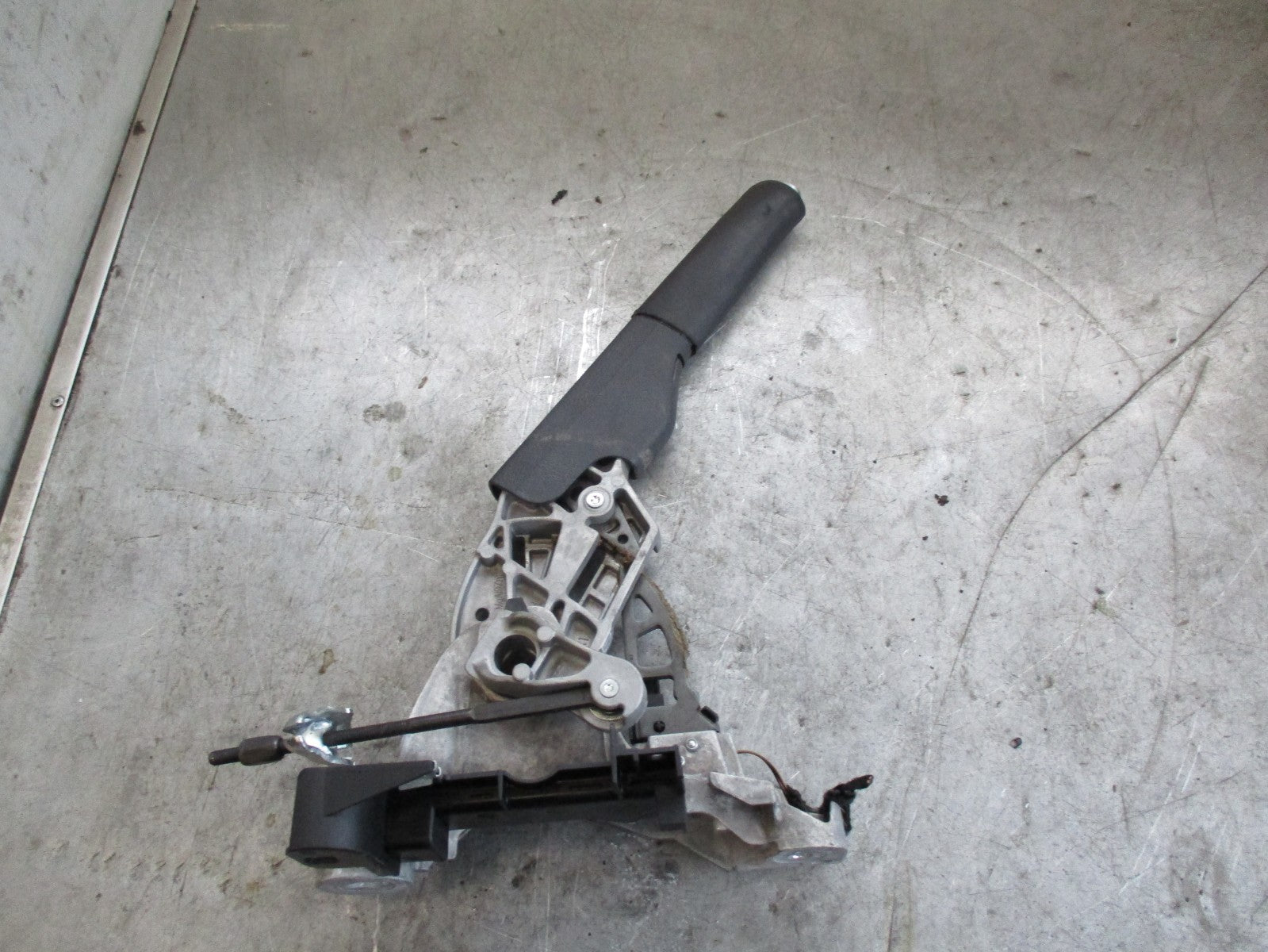 VOLKSWAGEN GOLF 5K MK6 HANDBRAKE LEVER HANDLE 1K0711303M