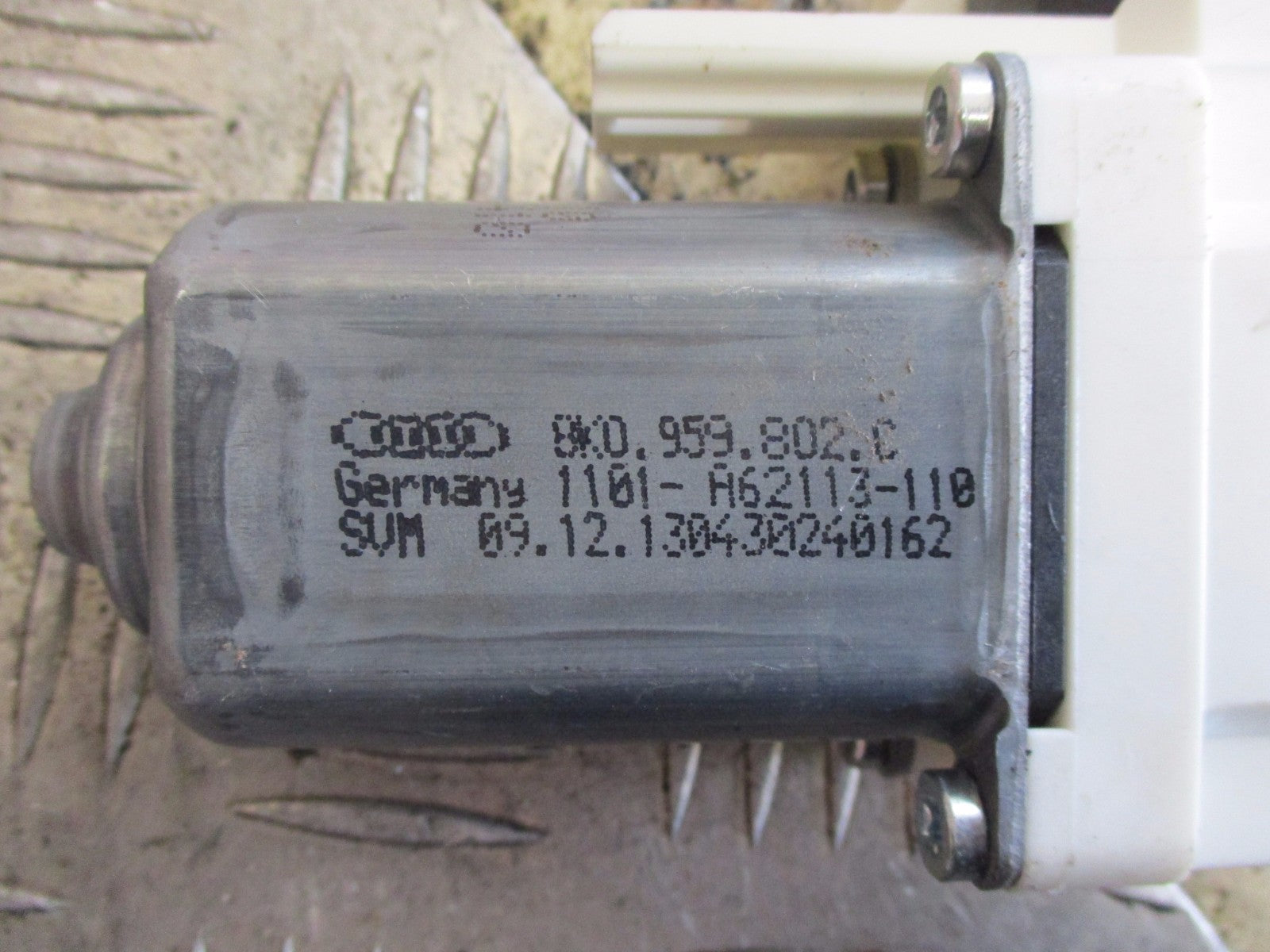 AUDI A1 2013 5 DOOR OSF DRIVER SIDE FRONT WINDOW MOTOR 8K0959802C