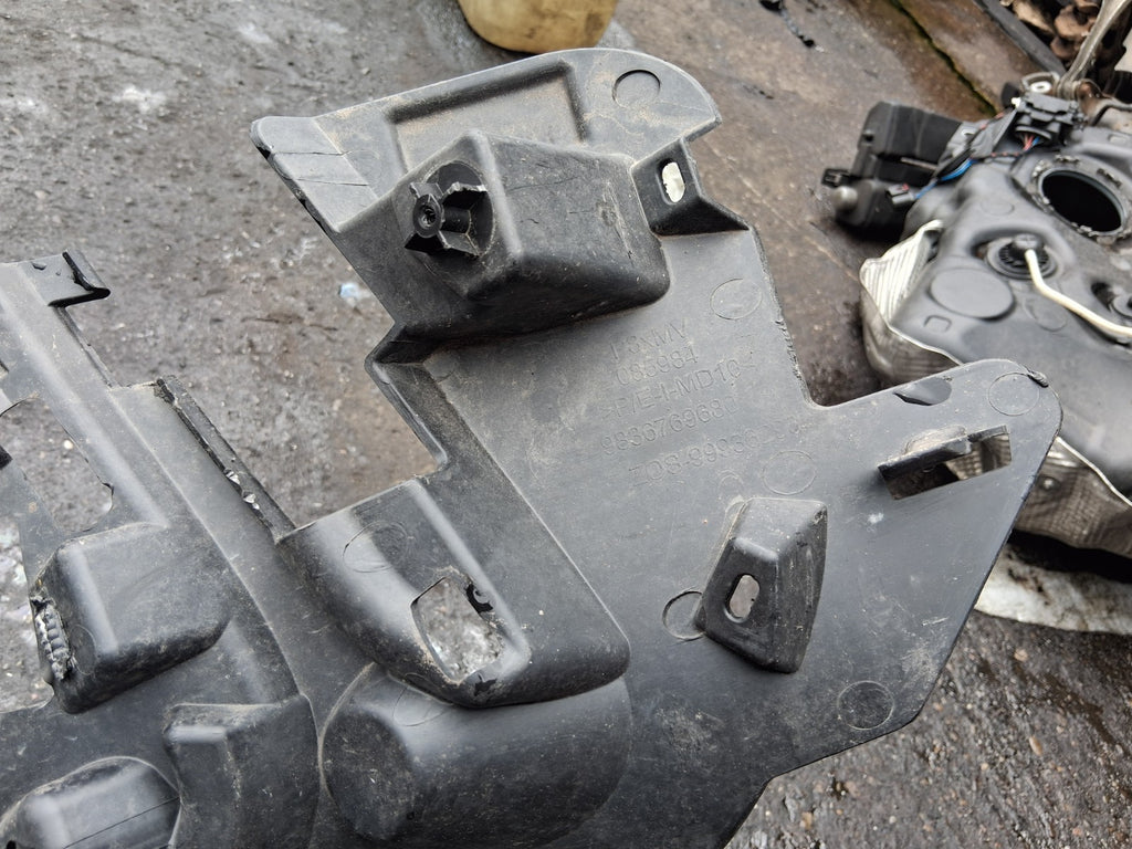 2023 PEUGEOT 5008 MK2 NS PASSENGER SIDE FRONT BUMPER MOUNTING BRACKET 9836769680