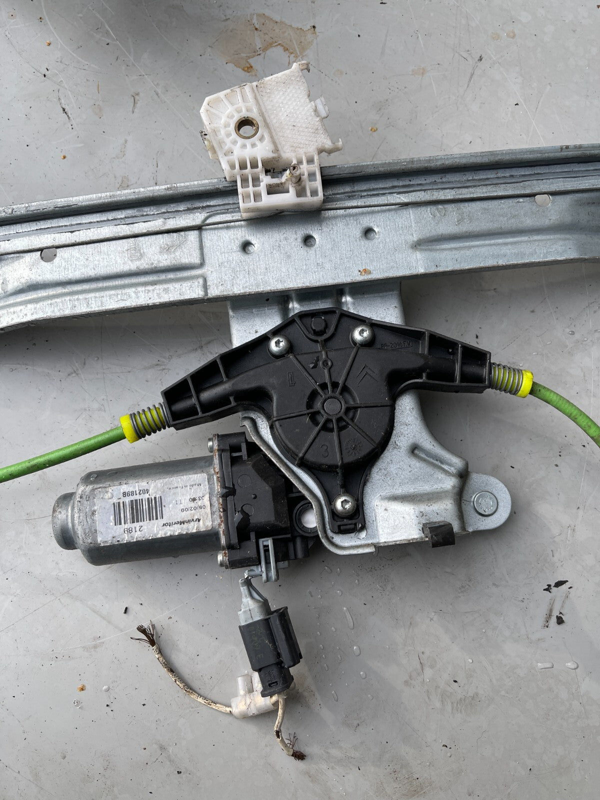 2011 CITROEN C3 NSF PASSENGERS SIDE FRONT WINDOW REGULATOR MOTOR 402189B