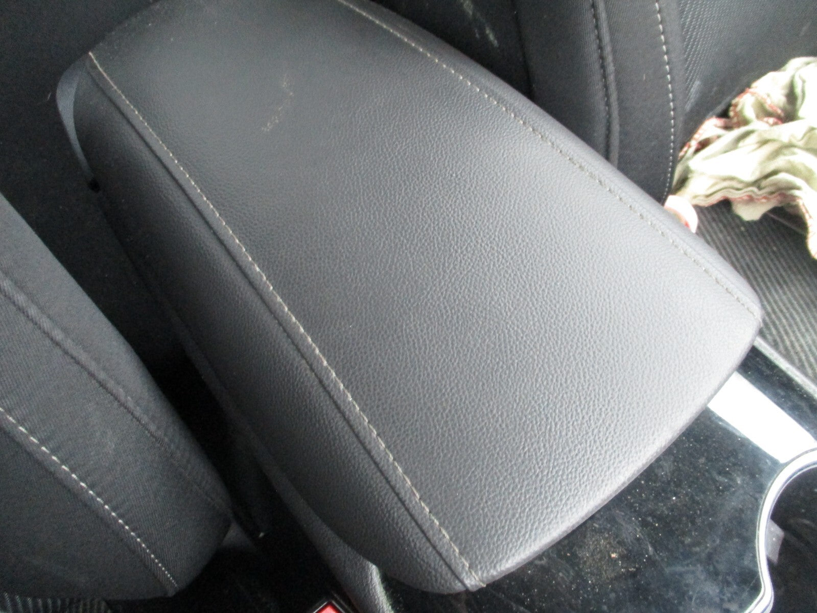 2017 FORD MONDEO MK5 CENTRE CONSOLE LEATHER ARMREST ONLY