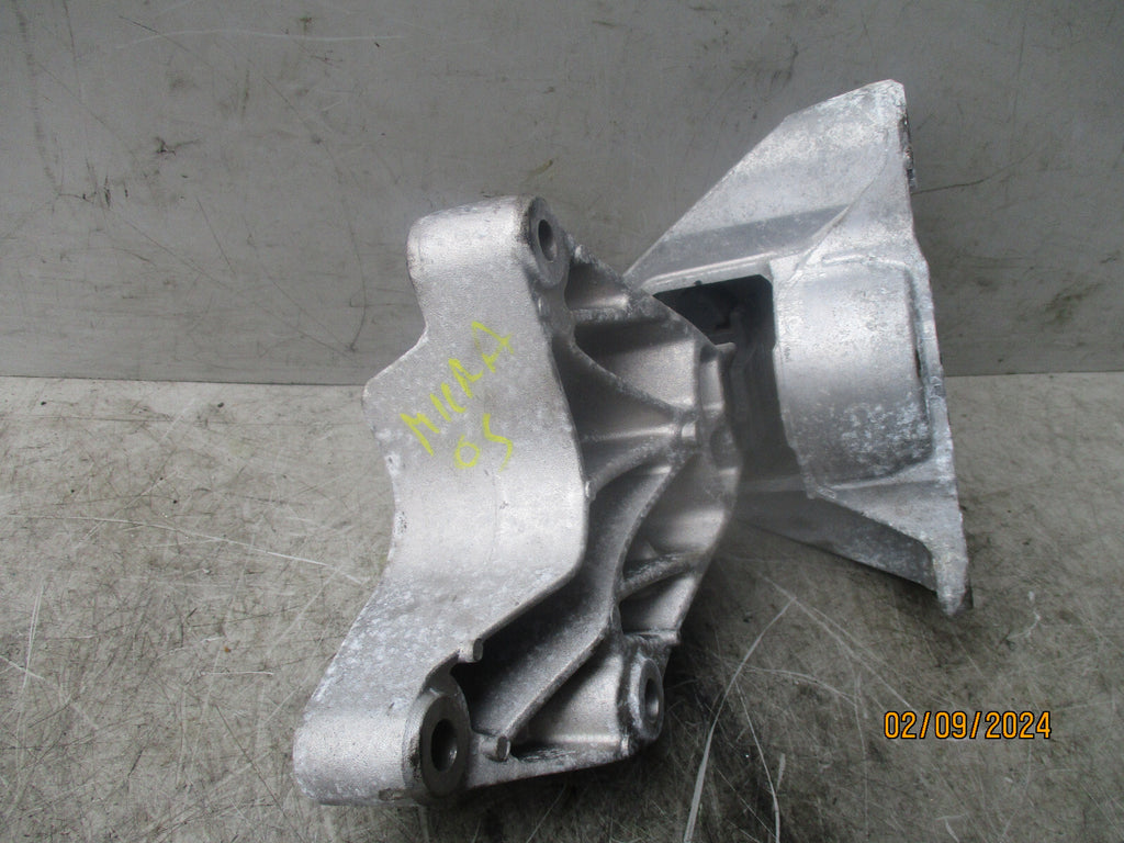 NISSAN MICRA K14 2017 DRIVERS SIDE ENGINE BRACKET MOUNT OS
