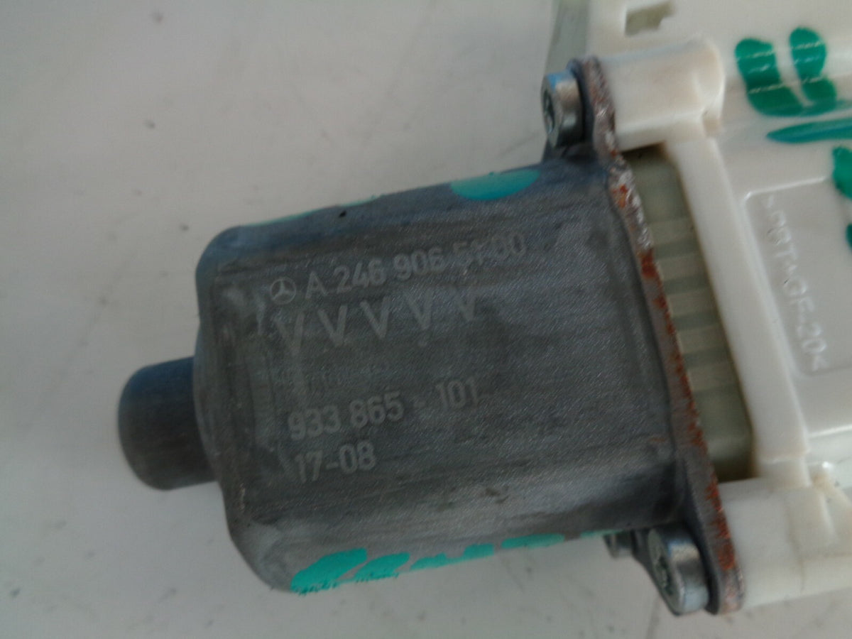 MERCEDES A-CLASS W176 2018 NSF PASSENGER FRONT WINDOW MOTOR A2469065100