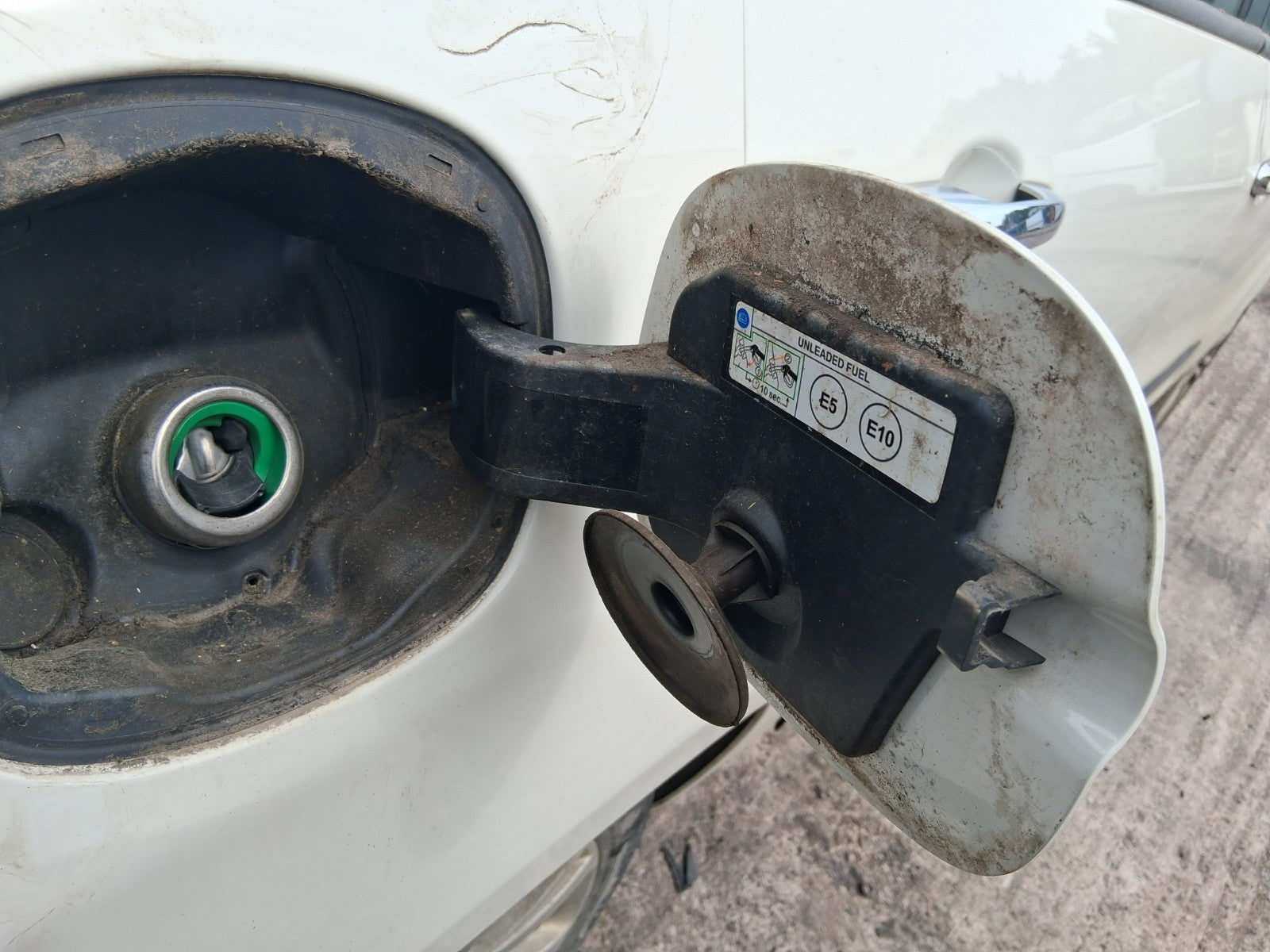 2019 FIAT 500L HATCHBACK FUEL FILLER FLAP WHITE BIANCO GELATO 934/A