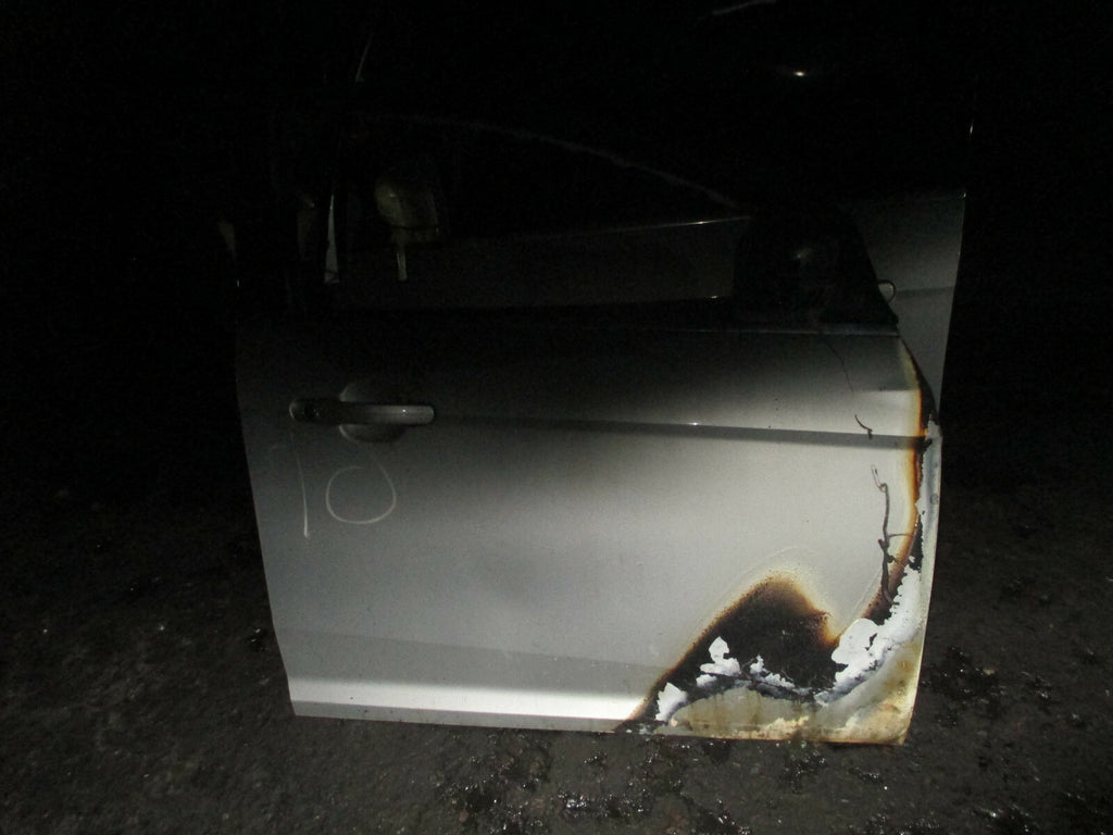 FORD FOCUS 2012 MK3 PREFACE LIFT OSF DRIVER SIDE FRONT DOOR SILVER DAMAGED