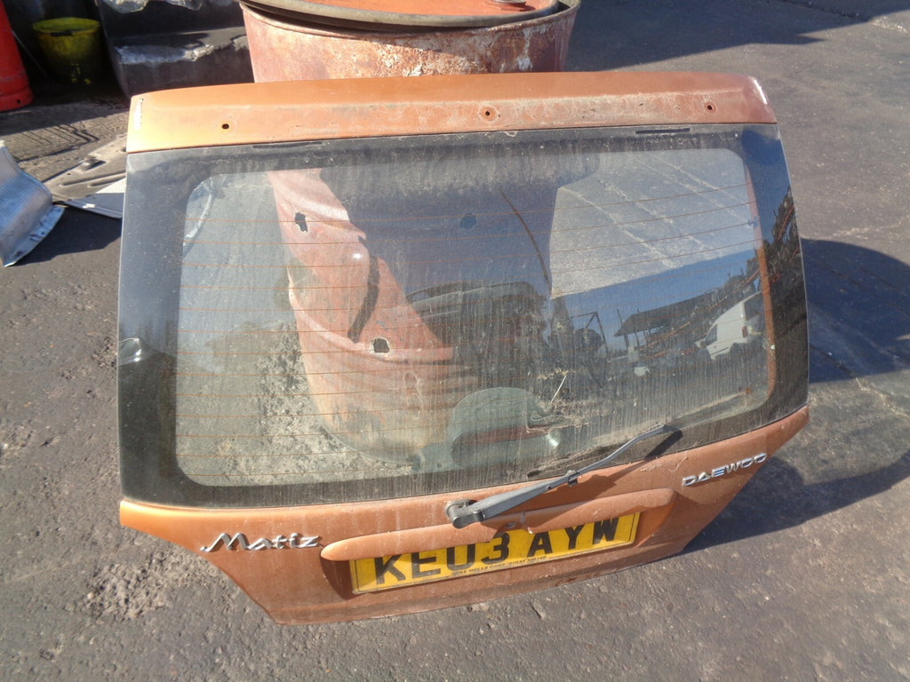 DEAWOO MATIZ 2003 ORANGE REAR TAILGATE COMPLETE  DAMAGED