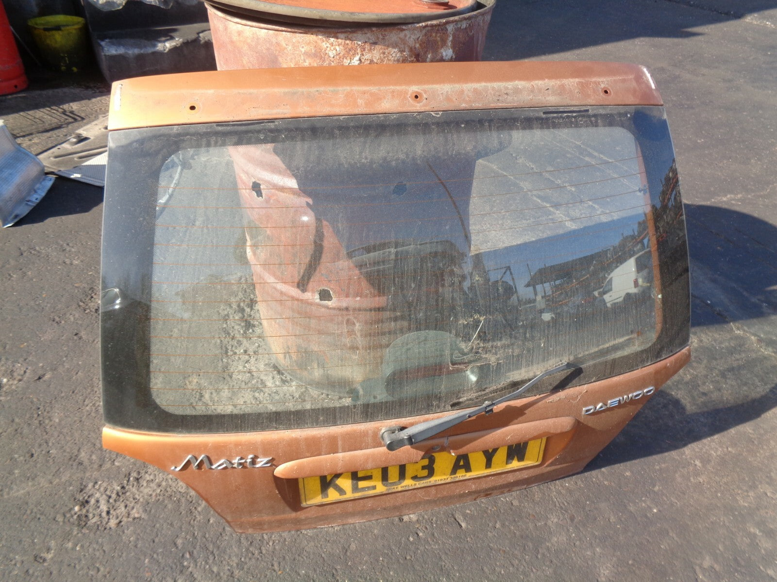 DEAWOO MATIZ 2003 ORANGE REAR TAILGATE COMPLETE  DAMAGED