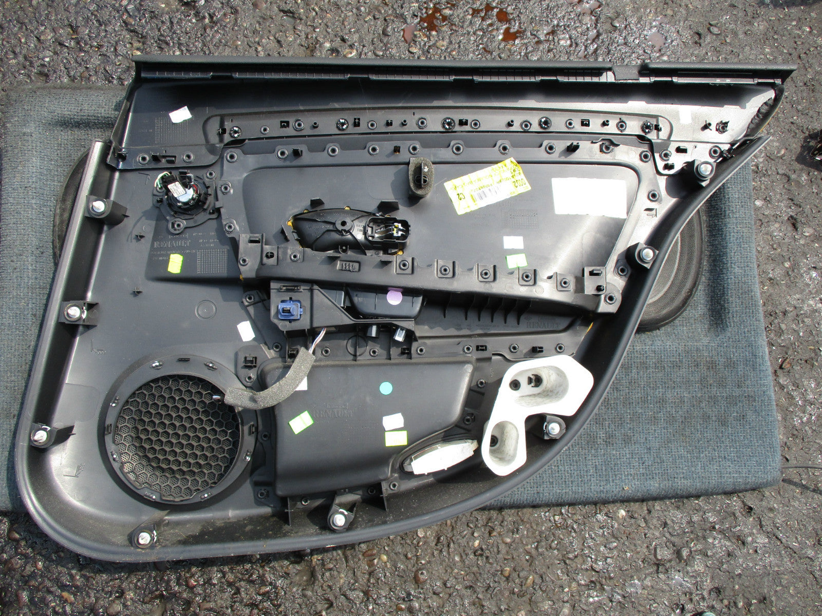 RENAULT LAGUNA MK3 2008 NSR PASSENGER SIDE REAR PLASTIC DOOR CARD PANEL