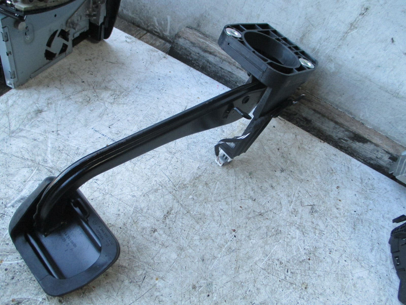 MERCEDES GLA MK1 X156 2018 BRAKE PEDAL A2462900700