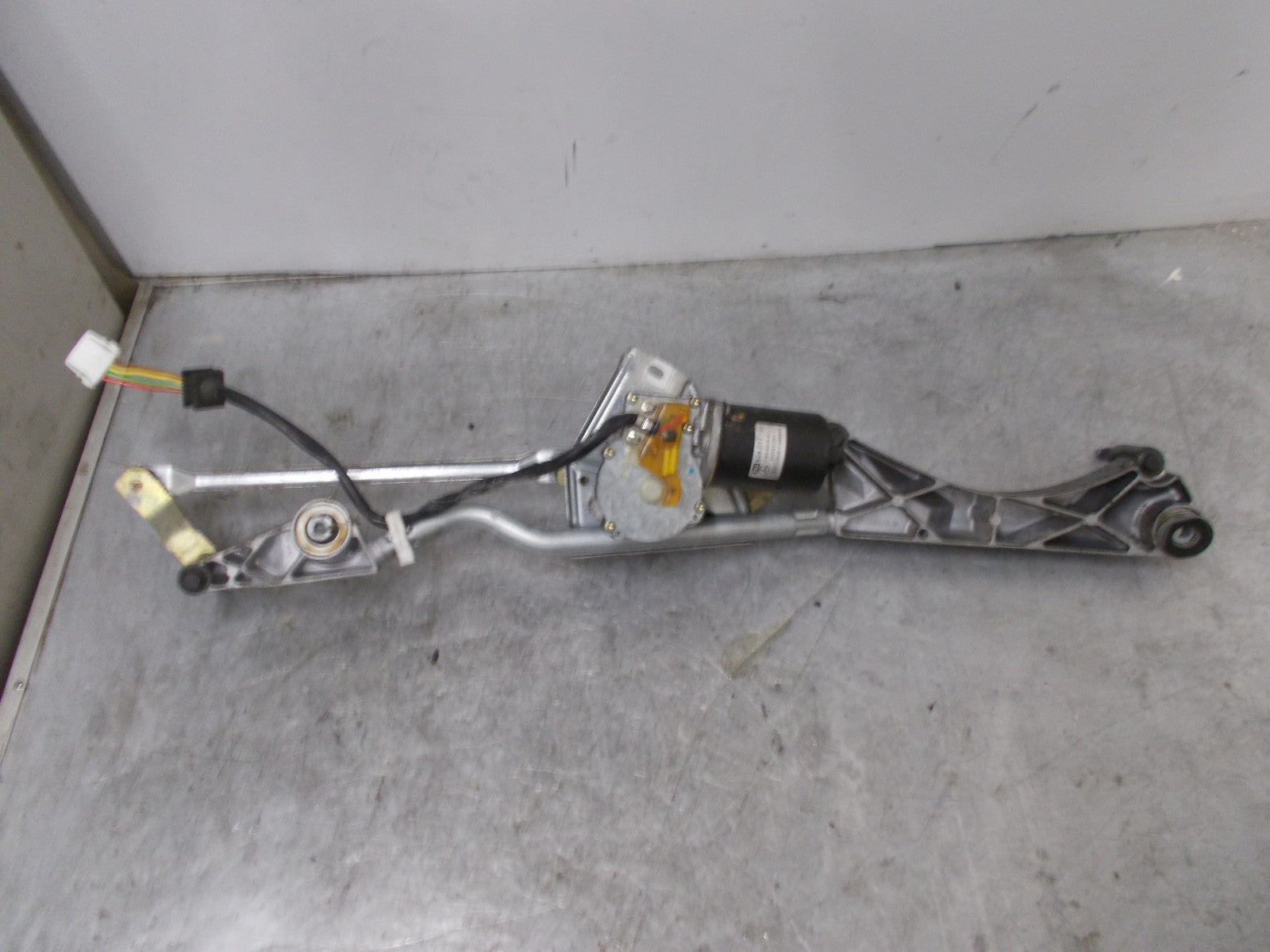 MERCEDES C CLASS W203 2001 FRONT WINDSCREEN WIPER MOTOR LINKAGE A2038200442