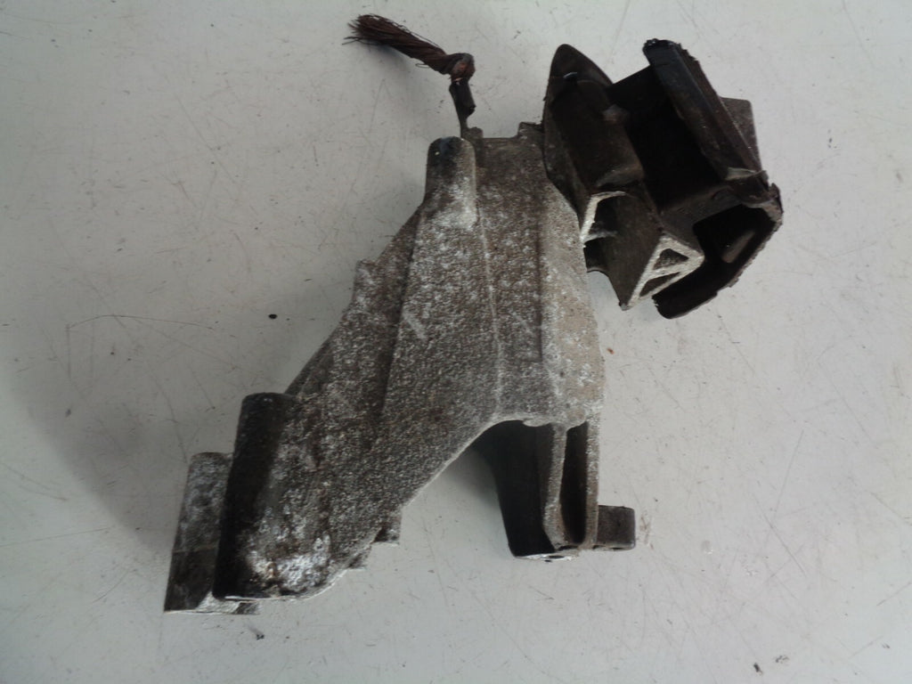 VW VOLKSWAGEN CRAFTER 2013 ENGINE MOUNT SUPPORT BRACKET 03L199307A
