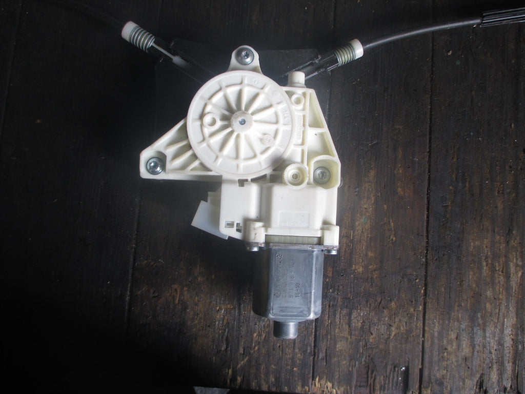 MERCEDES-BENZ W204 OSF DRIVER SIDE FRONT WINDOW REGULATOR & MOTOR A2048200242