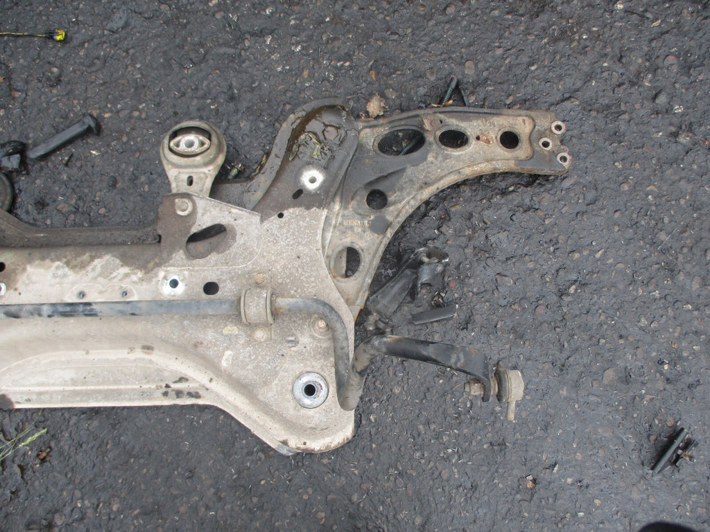 VAUXHALL VIVARO 2013 2.0 DIESEL FRONT SUBFRAME CRADLE WISHBONE