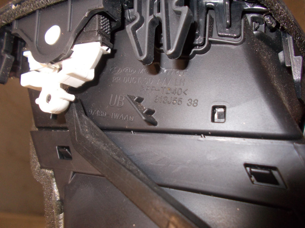 KIA RIO UB 2015 MK3 NS PASSENGER SIDE AIR VENT 974801WAA0