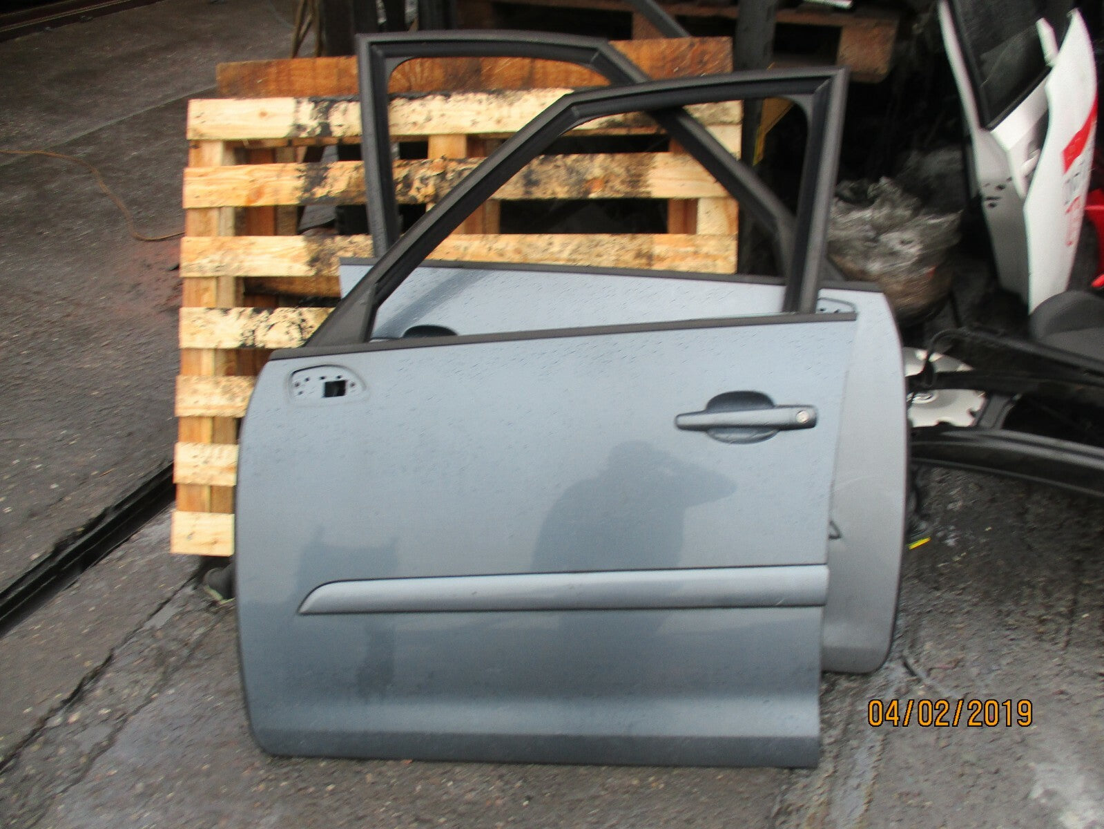 CITROEN C4 PICASSO NSF PASSENGER SIDE FRONT DOOR BARE EZWD GRIS FER