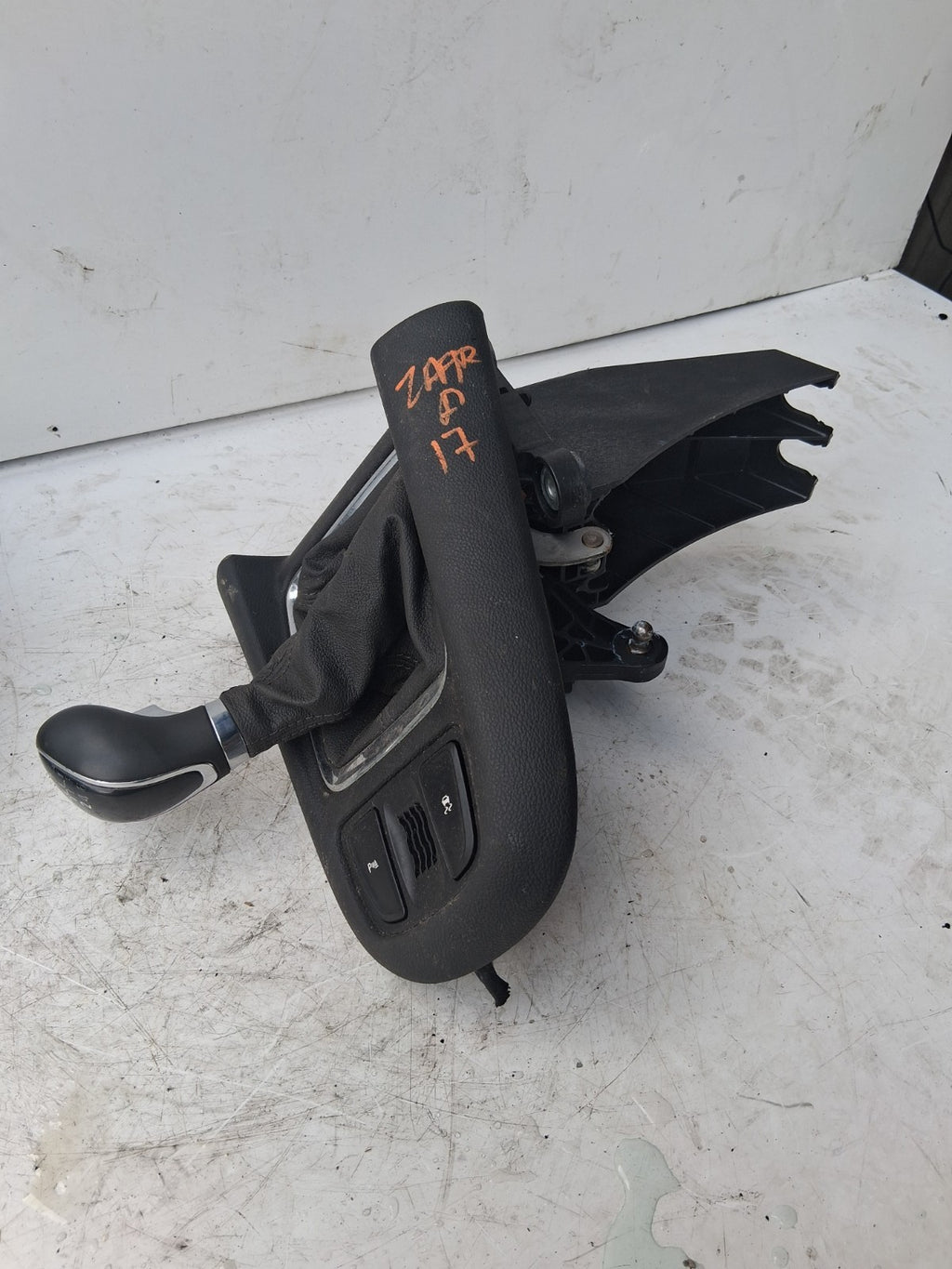 2017 VAUXHALL ZAFIRA GEAR STICK SELECTOR KNOB 8126600102