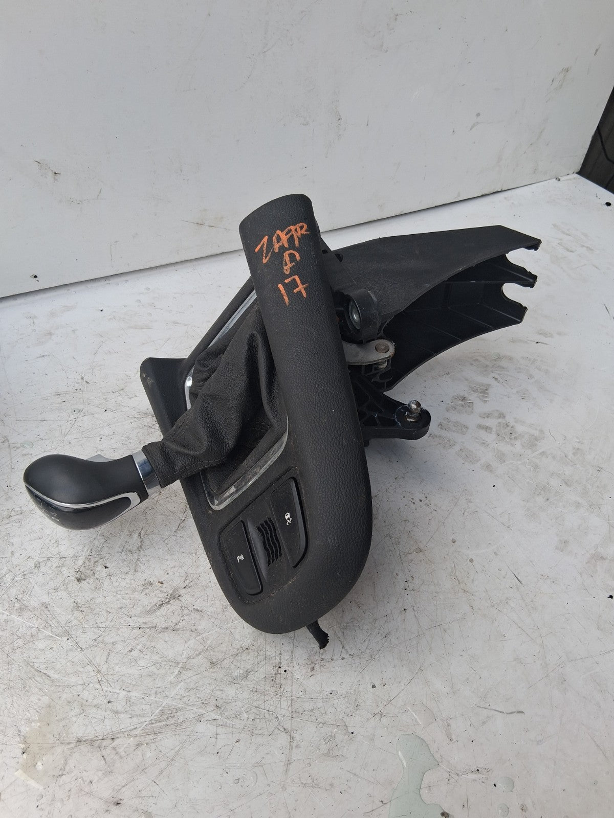 2017 VAUXHALL ZAFIRA GEAR STICK SELECTOR KNOB 8126600102