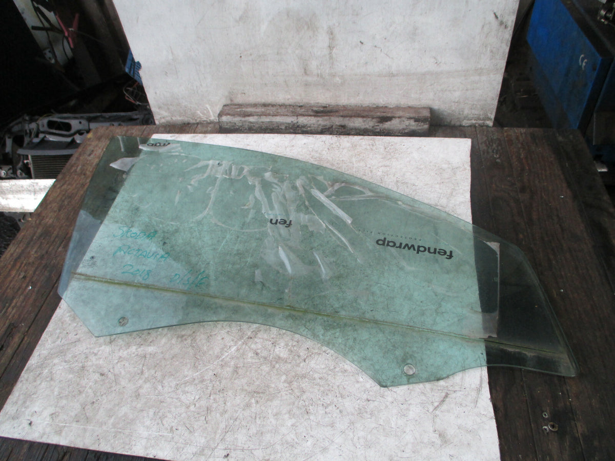 SKODA FABIA MK3 OSF DRIVER SIDE FRONT WINDOW GLASS