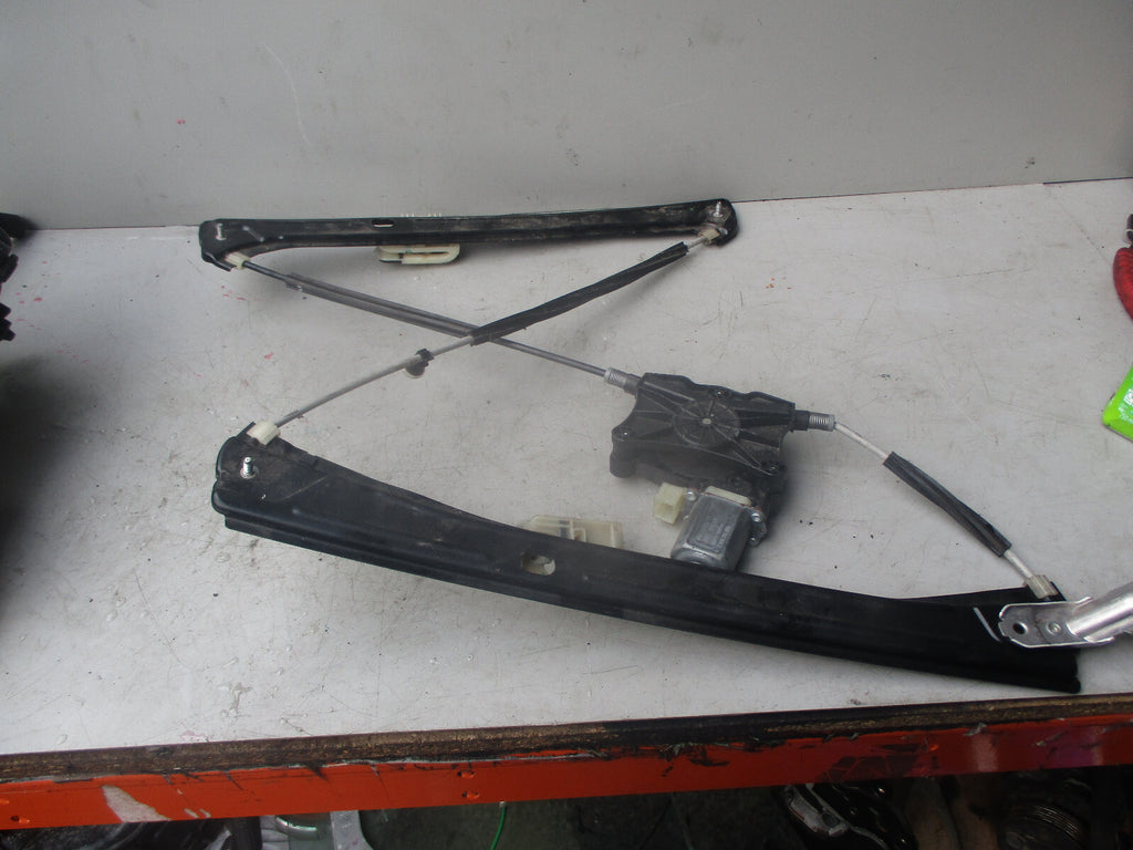 VW TIGUAN MK2 2016 NSF PASSENGER SIDE FRONT WINDOW REGULATOR & MOTOR 5Q0959801