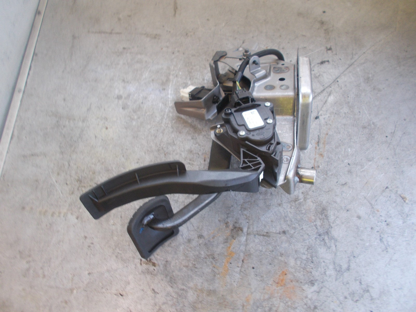 RENAULT CLIO X98 (MK4) 2012-2018 SEMI AUTOMATIC AUTO PEDAL BOX 180227565R