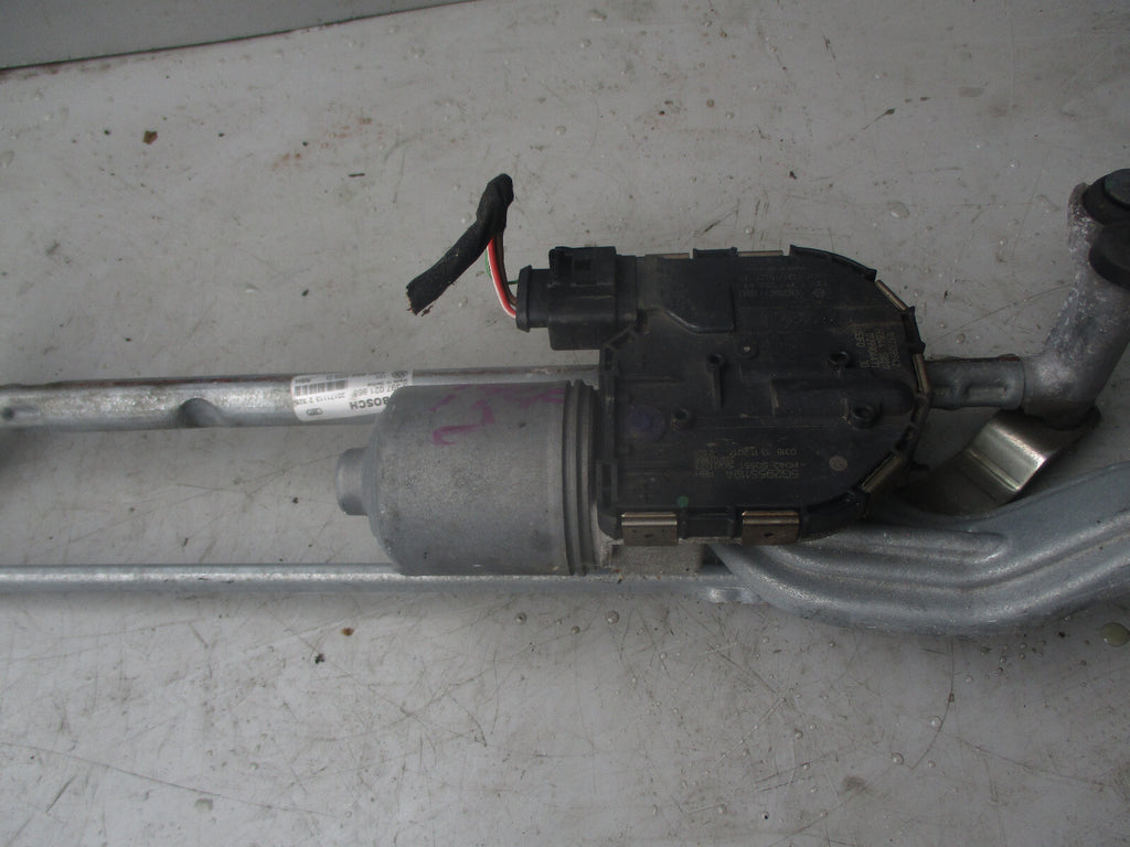 VW GOLF MK7 2018 FRONT WIPER MOTOR & LINKAGE 5G2955119A