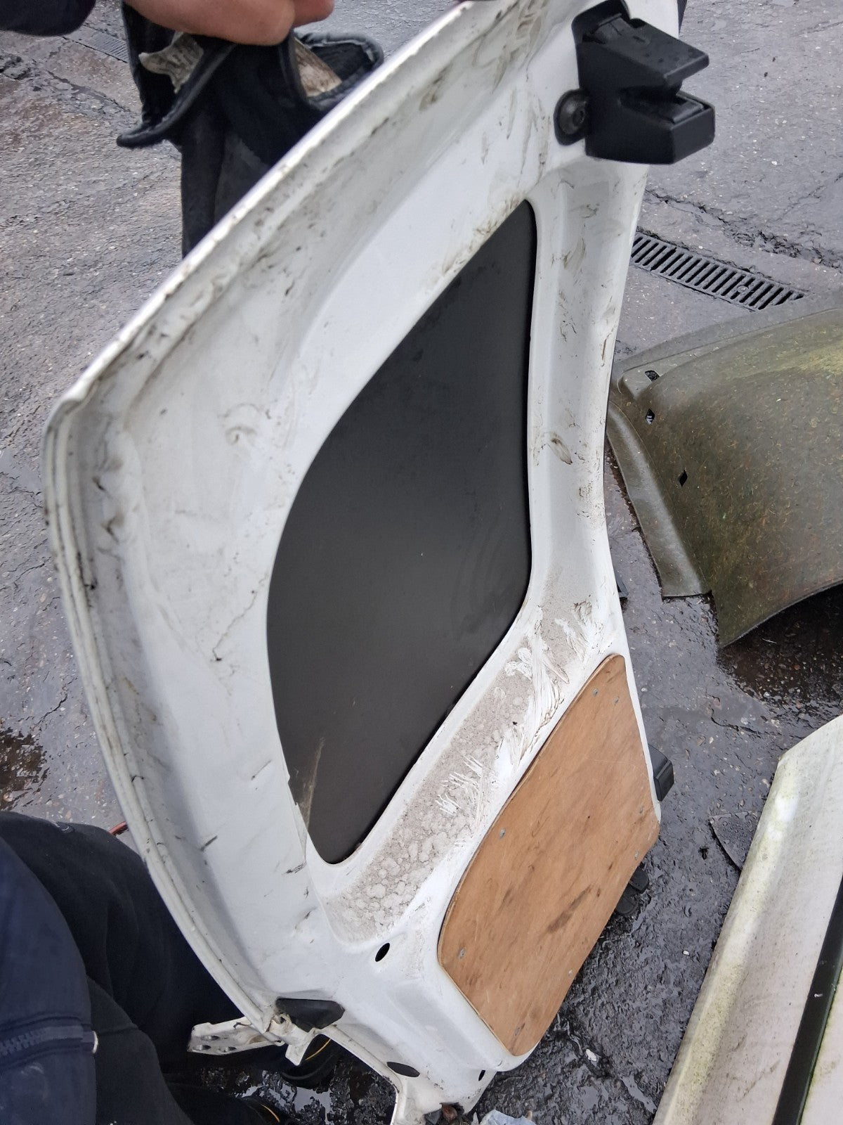 2014 VW VOLKSWAGEN CADDY 2K OSR DRIVER SIDE REAR RIGHT COMPLETE DOOR WHITE