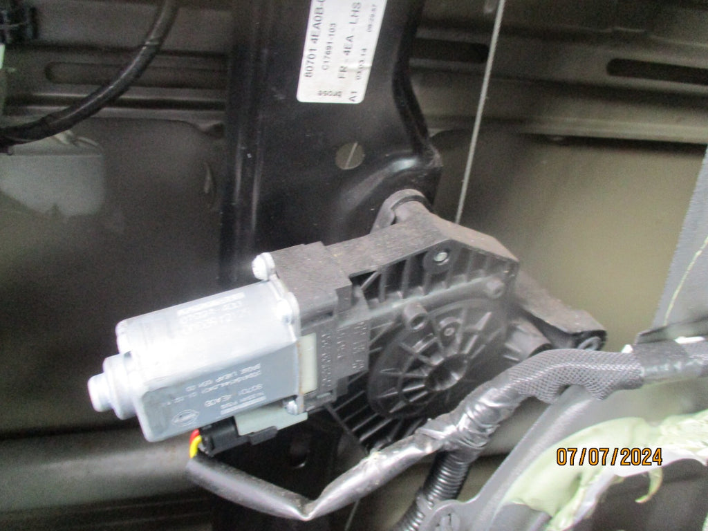 NISSAN QASHQAI J11 2014 NSF PASSENGER SIDE FRONT WINDOW MOTOR REGULATOR