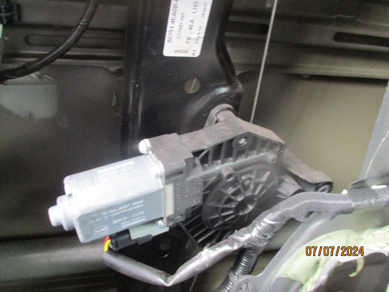 NISSAN QASHQAI J11 2014 NSF PASSENGER SIDE FRONT WINDOW MOTOR REGULATOR