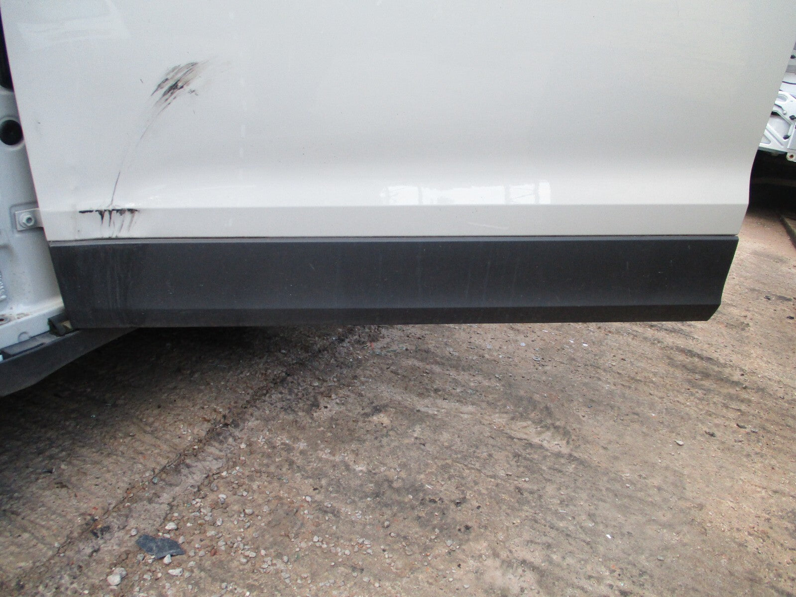2023 VOLKSWAGEN T CROSS NSF PASSENGER SIDE FRONT LOWER DOOR MOULDING TRIM PANEL