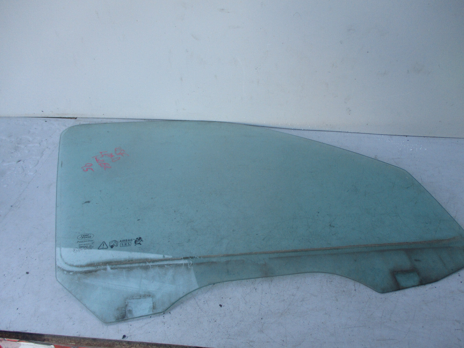 LAND ROVER 2000 OSF DRIVER SIDE FRONT WINDOW GLASS