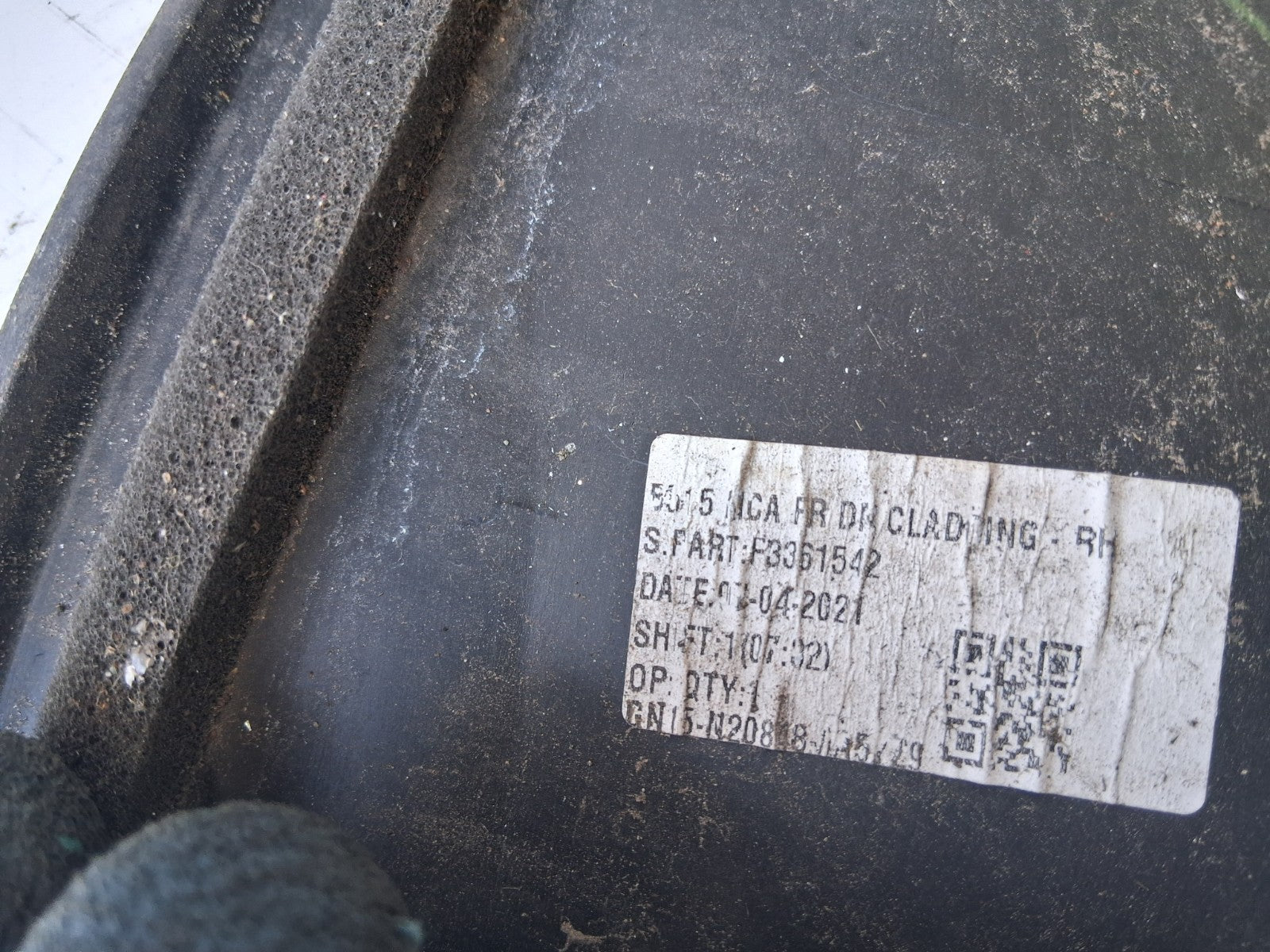 2021 FORD ECOSPORT 71 NSF NEAR LEFT FRONT DOOR STRIP MOULD / TRIM GN15N20848AAW