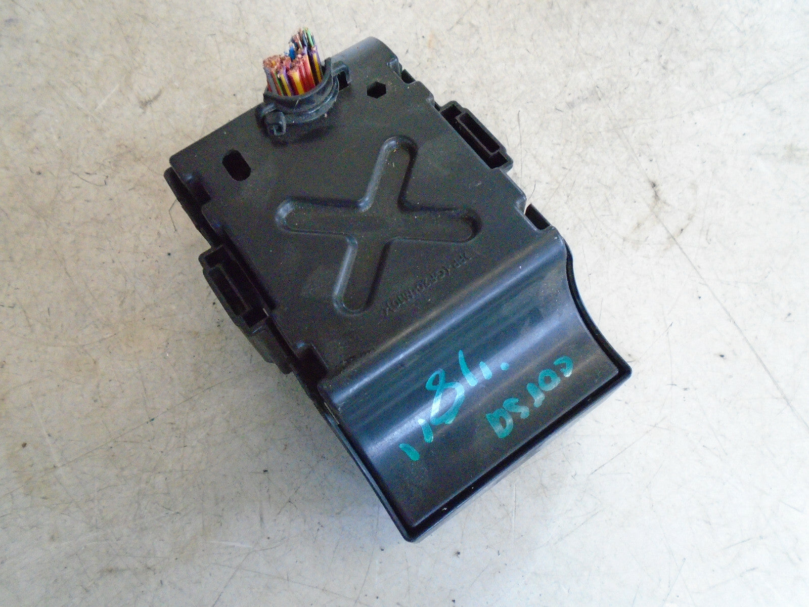 VAUXHALL CORSA E 2018 1.4 PETROL FUSE RELAY BOX 2B0Z4010F