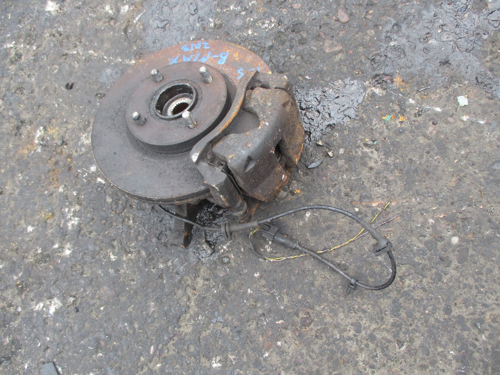 FORD B MAX 2013 1.4 PETROL NSF PASSENGER SIDE FRONT HUB CALIPER