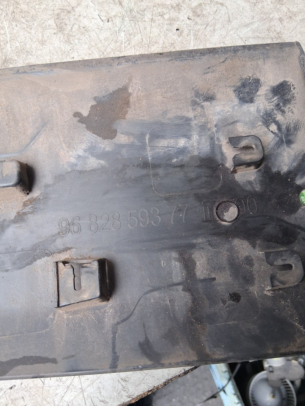 2009 PEUGEOT PARTNER NSF PASSENGER SIDE FRONT DOOR MOULDING TRIM 9682859377