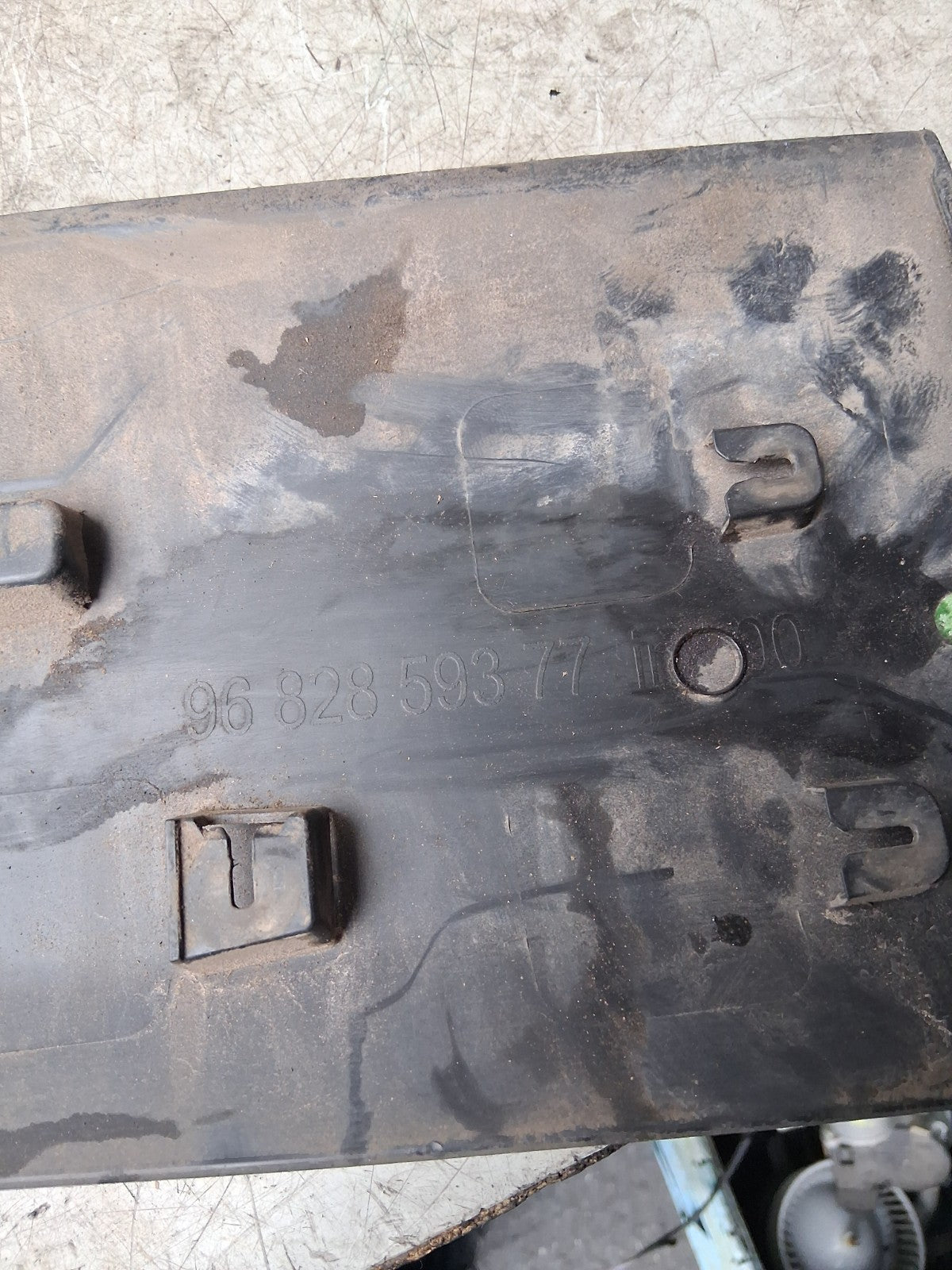 2009 PEUGEOT PARTNER NSF PASSENGER SIDE FRONT DOOR MOULDING TRIM 9682859377