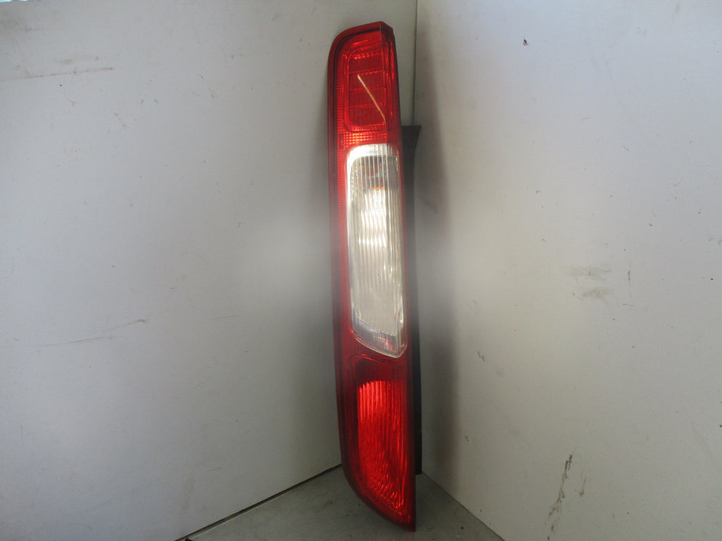 FORD FOCUS MK2 2004 5DR NSR PASSENGER SIDE REAR LIGHT TAIL LIGHT 4M5113405A