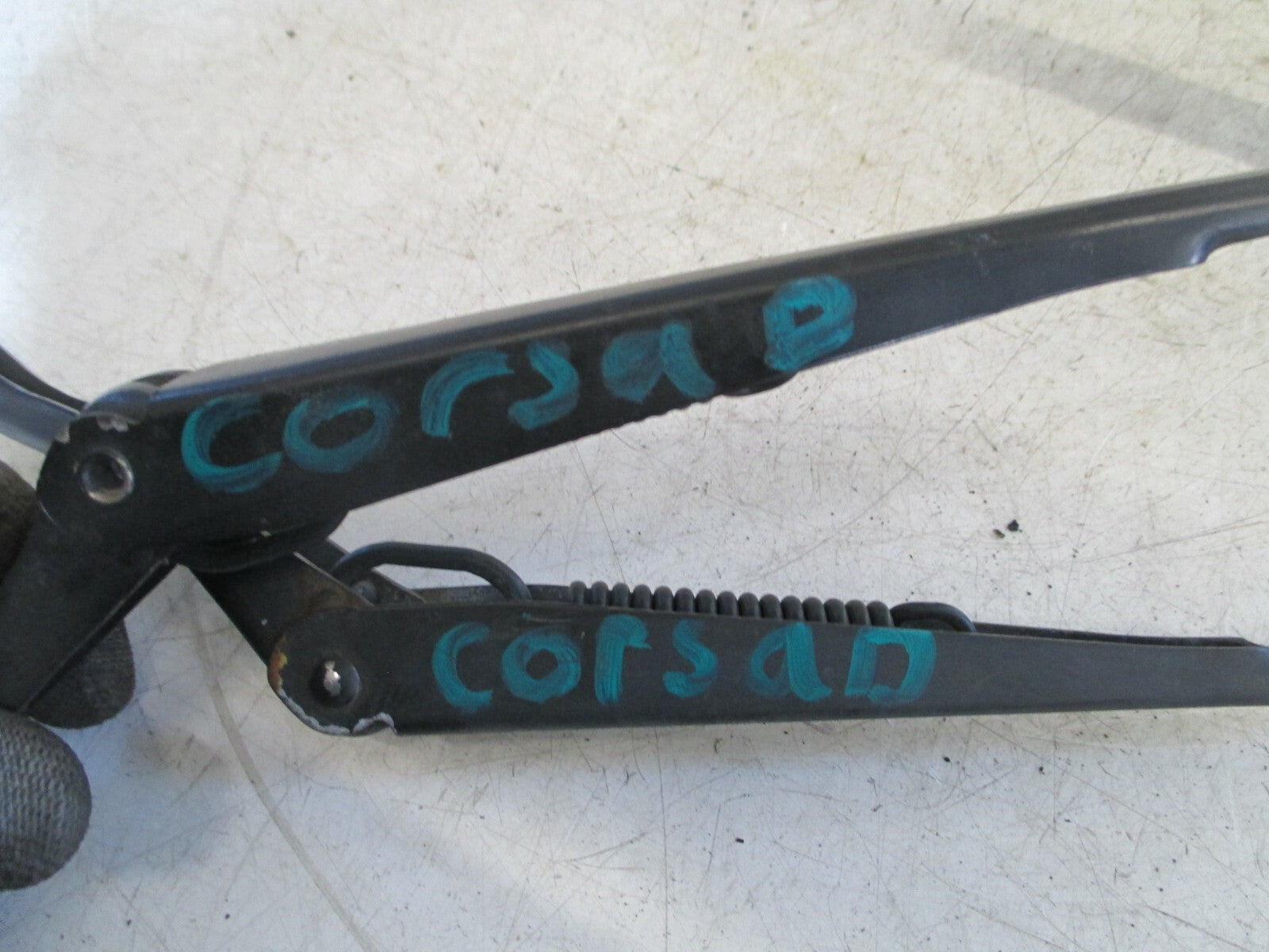 VAUXHALL CORSA D FRONT WIPER ARMS BLADES PAIR 13182327
